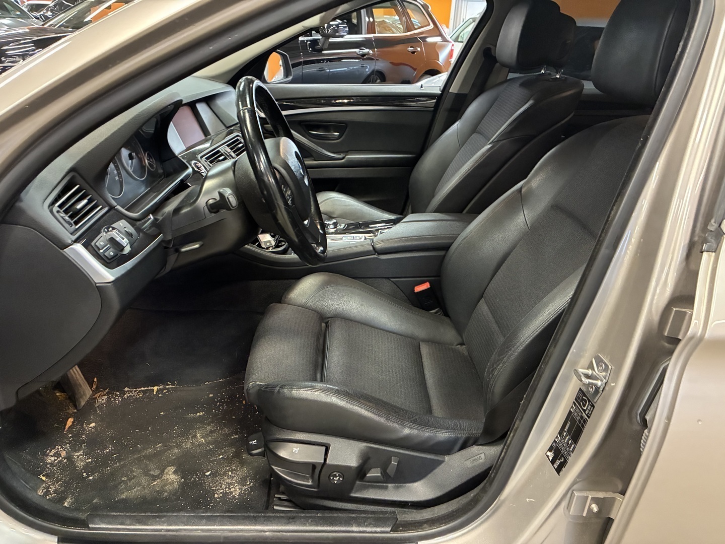 BMW 520 A F11 Touring Business 2012, bild 5/6