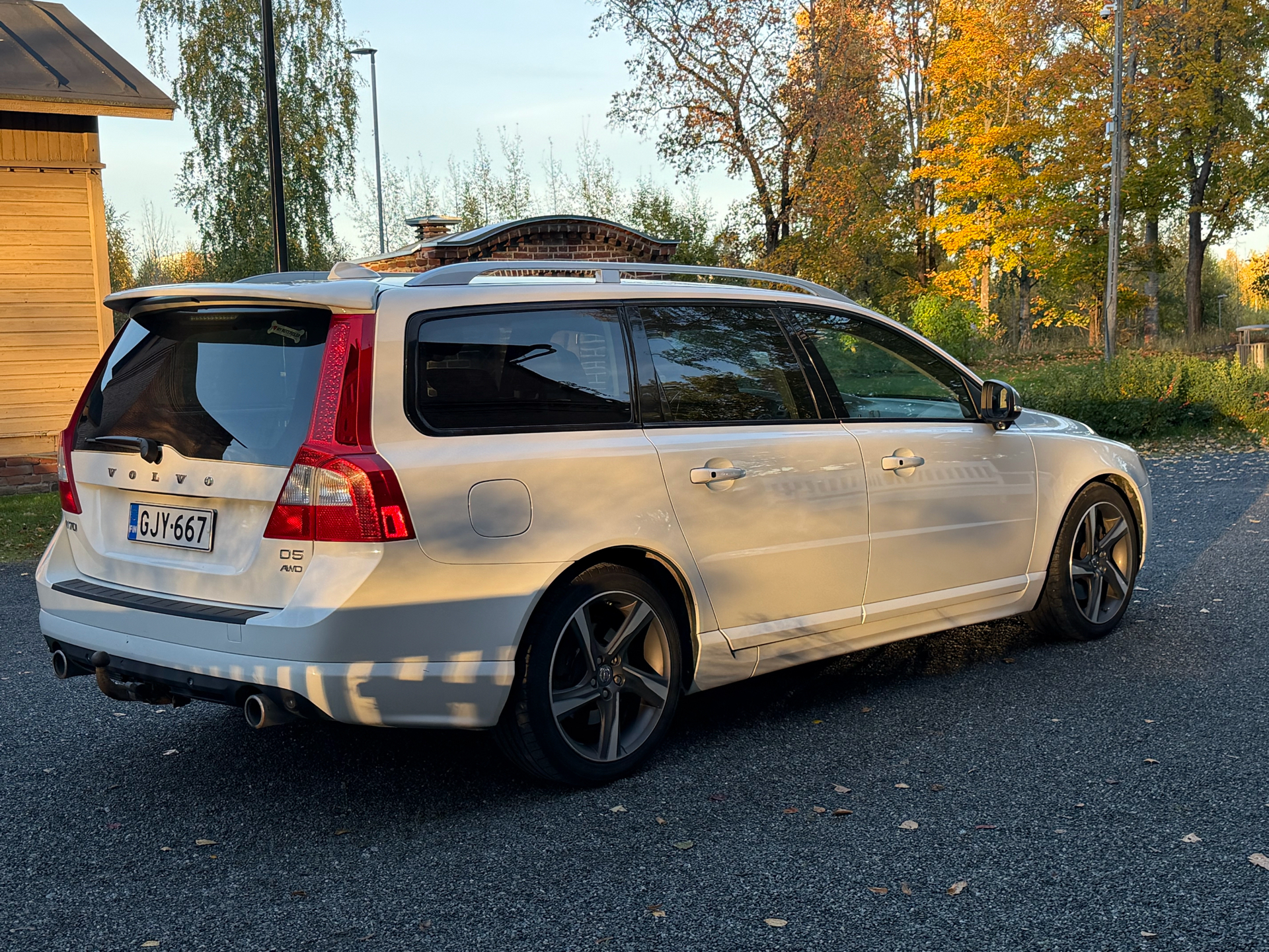 Volvo V70 D5 AWD R-Design aut 2012, photo 4/28
