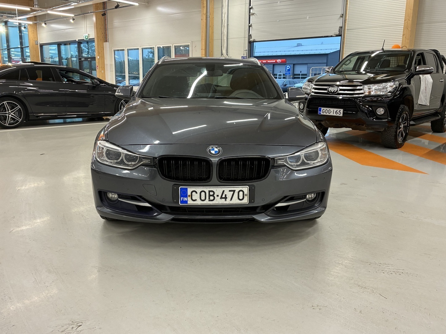BMW 330 F31 Touring 330d xDrive 2014, kuva 2/7