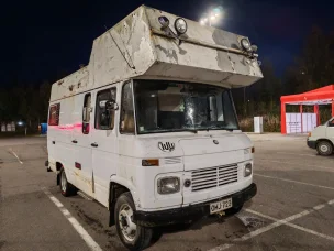 Mercedes-Benz 407