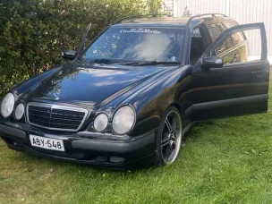 Mercedes-Benz 220