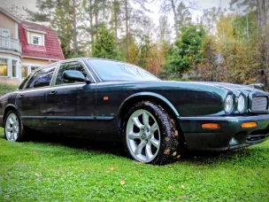Jaguar XJR