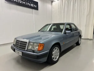 Mercedes-Benz 230