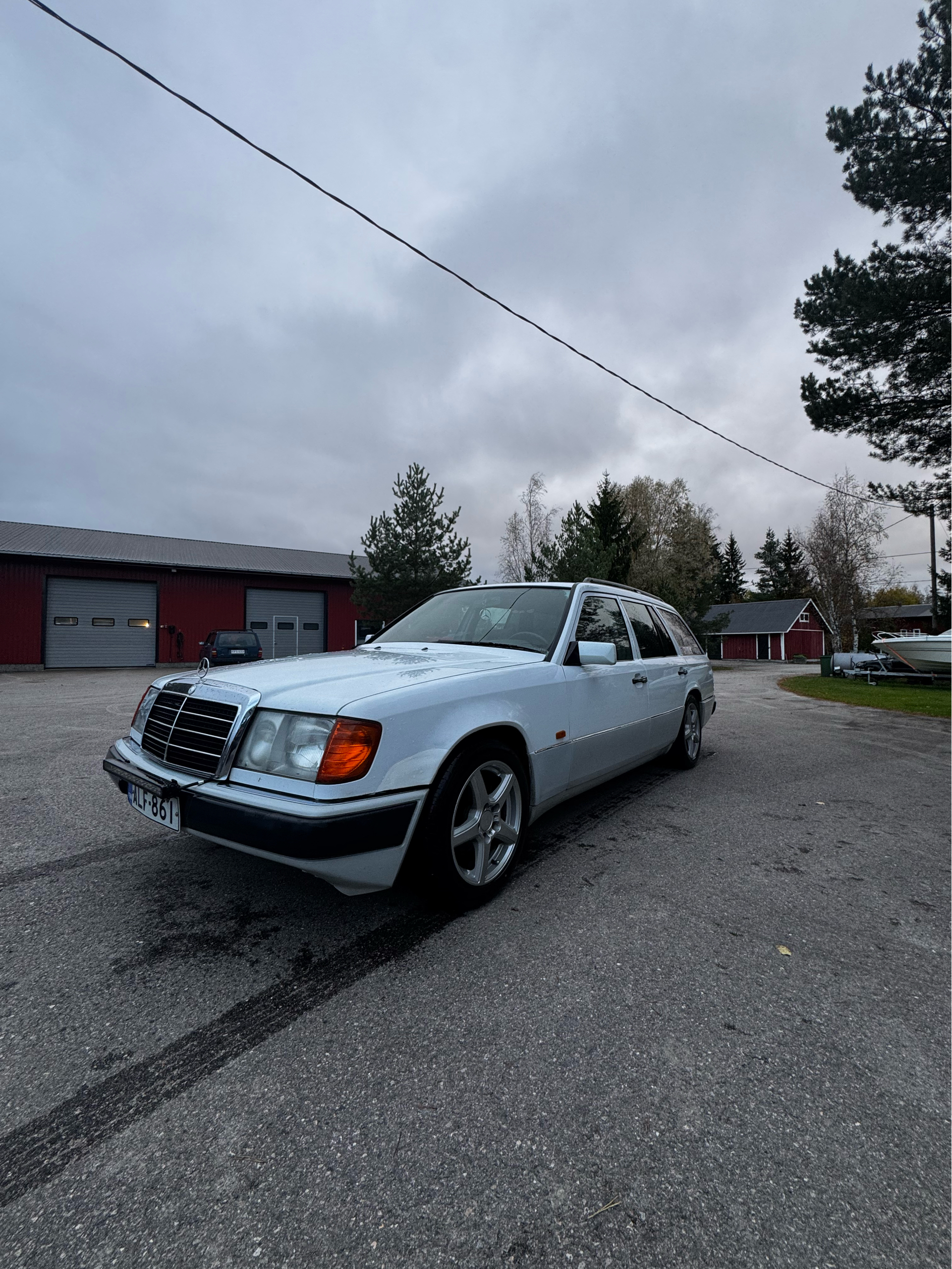 Mercedes-Benz 200 S124 1992, kuva 7/15