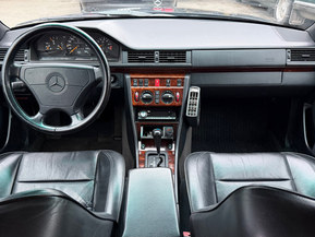 Mercedes-Benz E 320