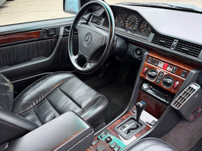 Mercedes-Benz E 320
