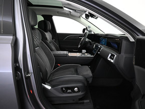 Hongqi E-HS9
