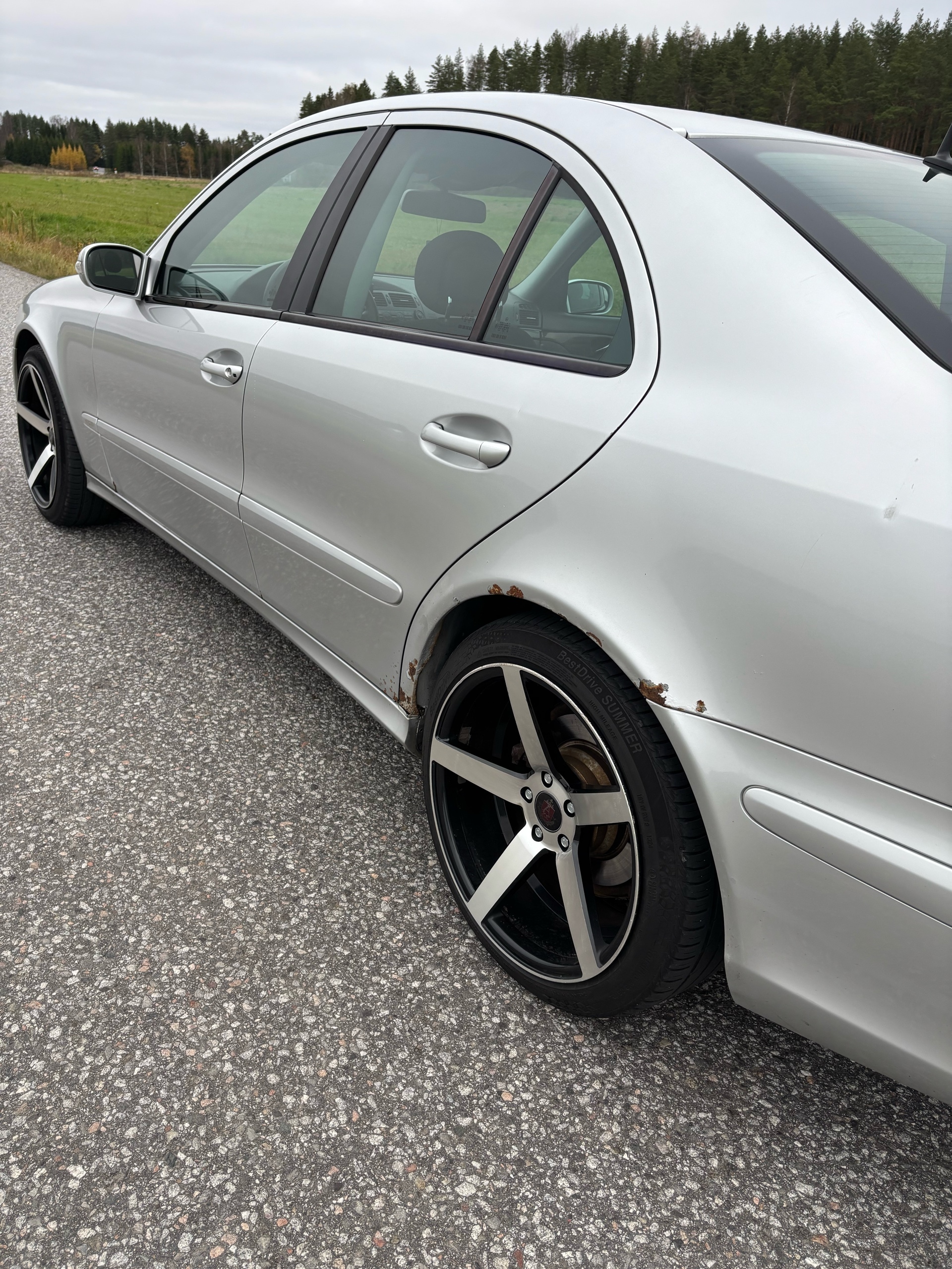Mercedes-Benz E 220 2003, kuva 6/9