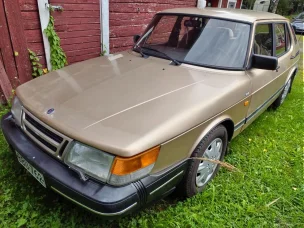 Saab 900