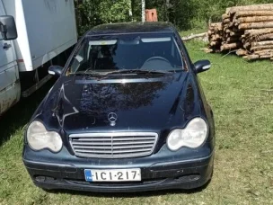 Mercedes-Benz 220