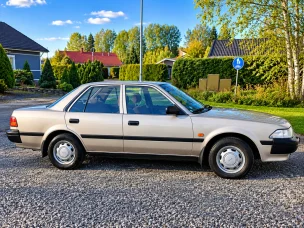 Toyota Carina II