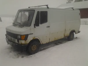 Mercedes-Benz 307