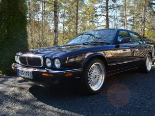 Jaguar XJ8