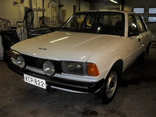 Peugeot 305