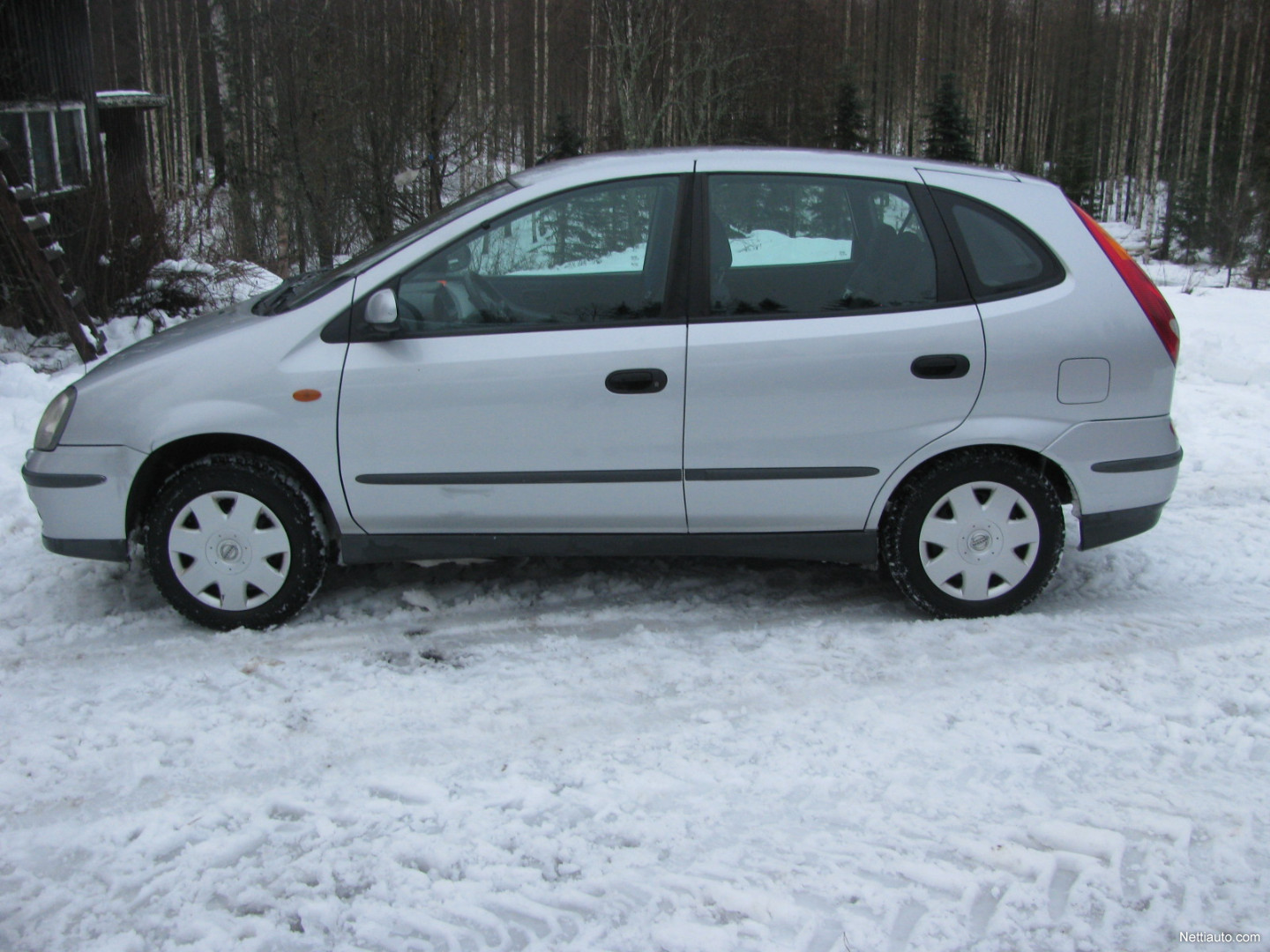 Nissan Almera Tino