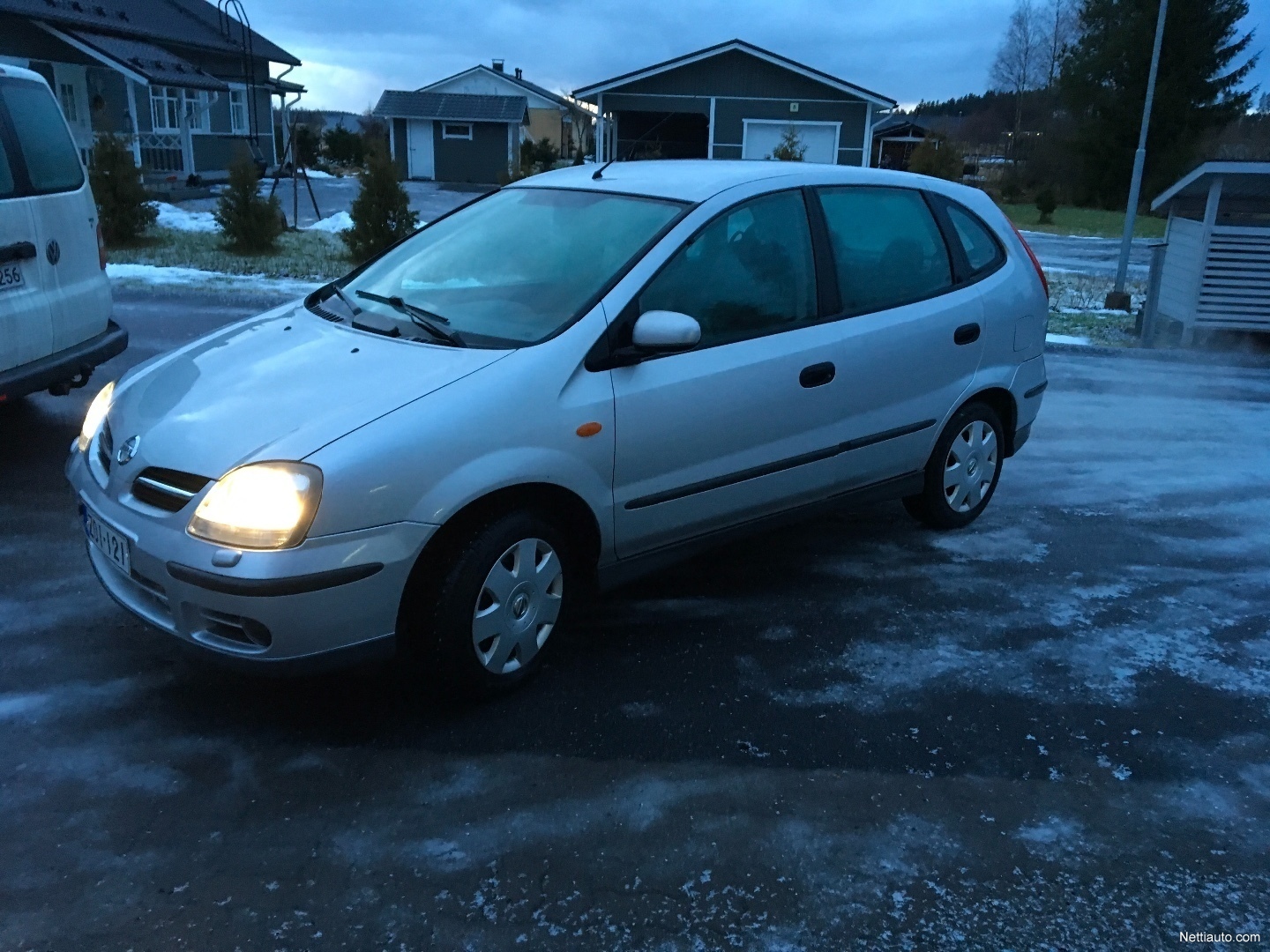 Nissan Almera Tino