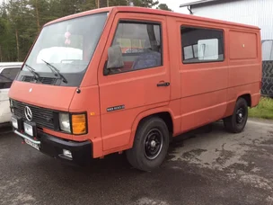 Mercedes-Benz 100