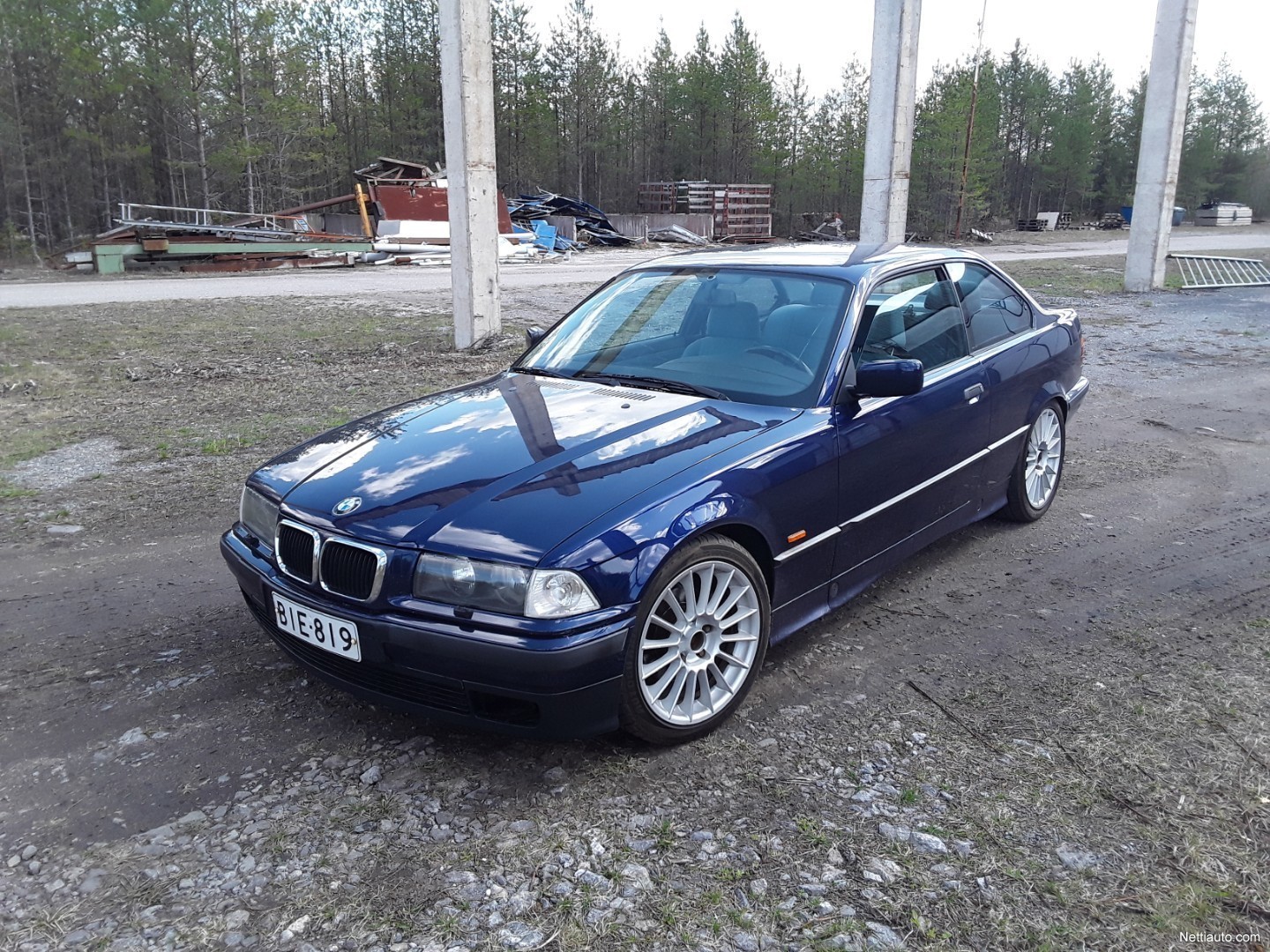 BMW 323