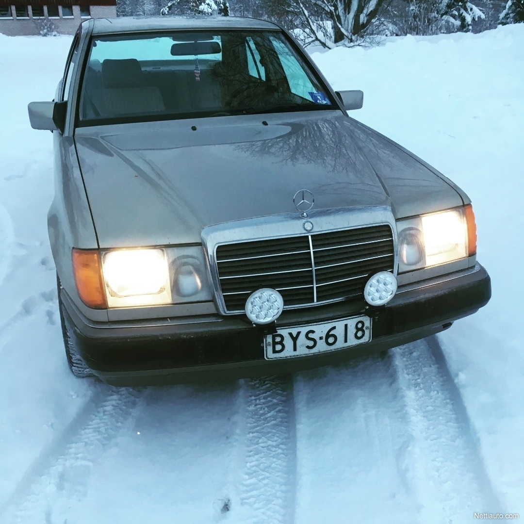 Mercedes-Benz 230