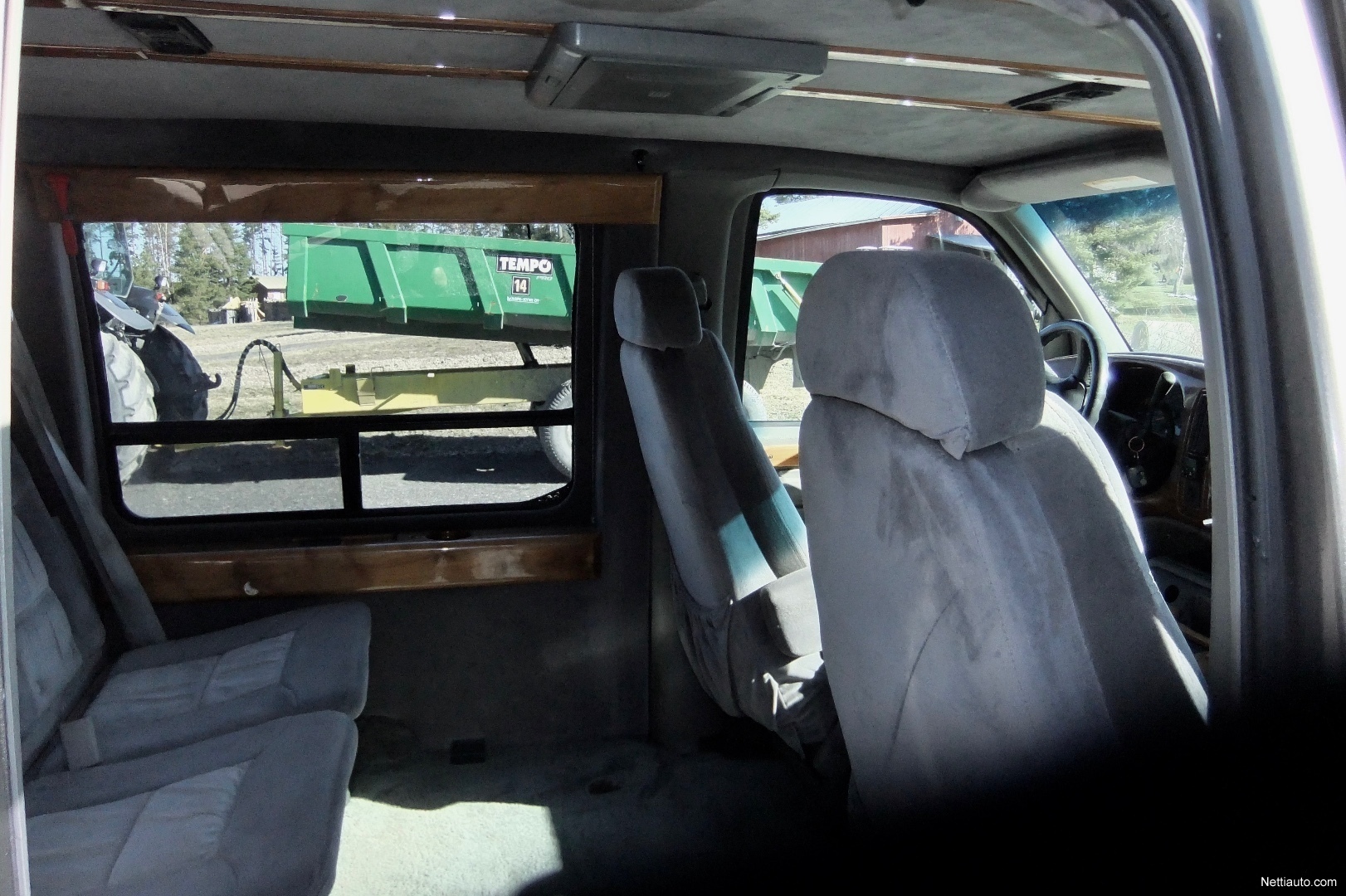 8 / 9