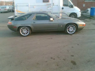 Porsche 928