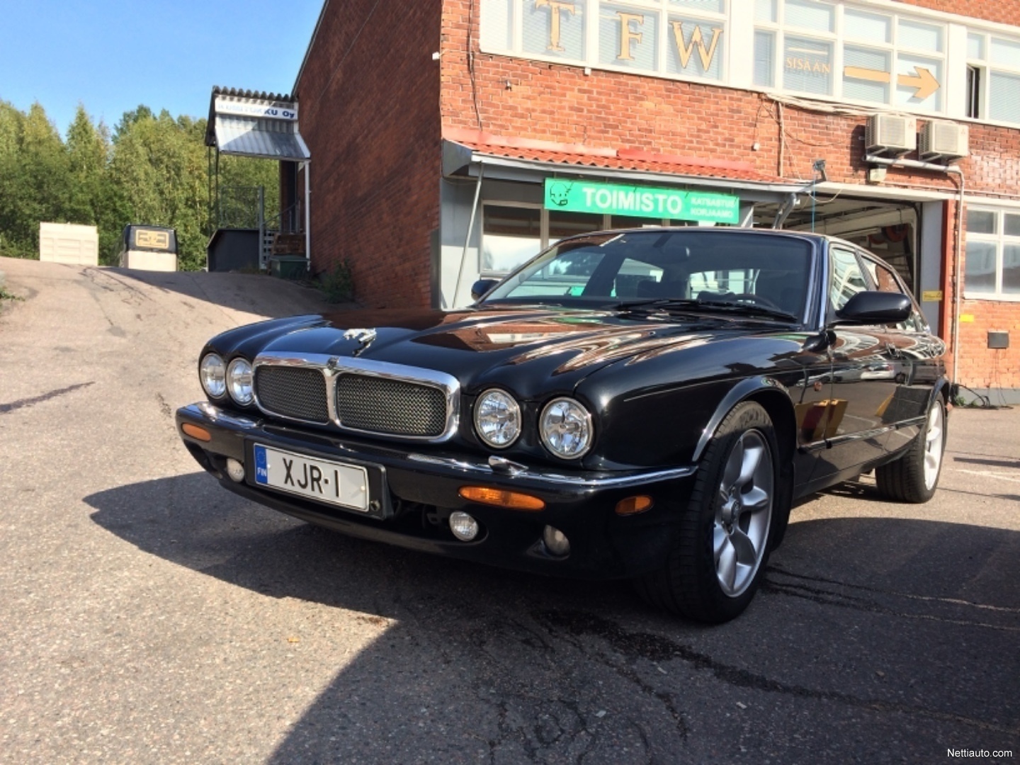 Jaguar XJR