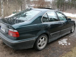BMW 523