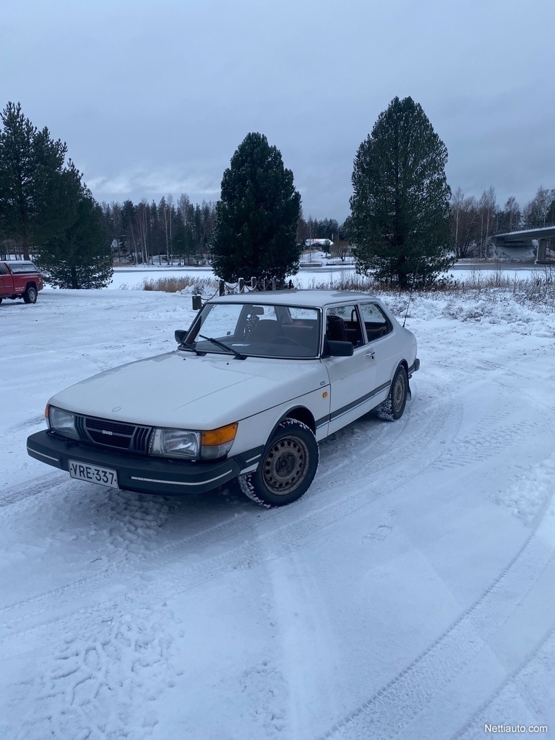 Saab 900