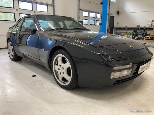 Porsche 944