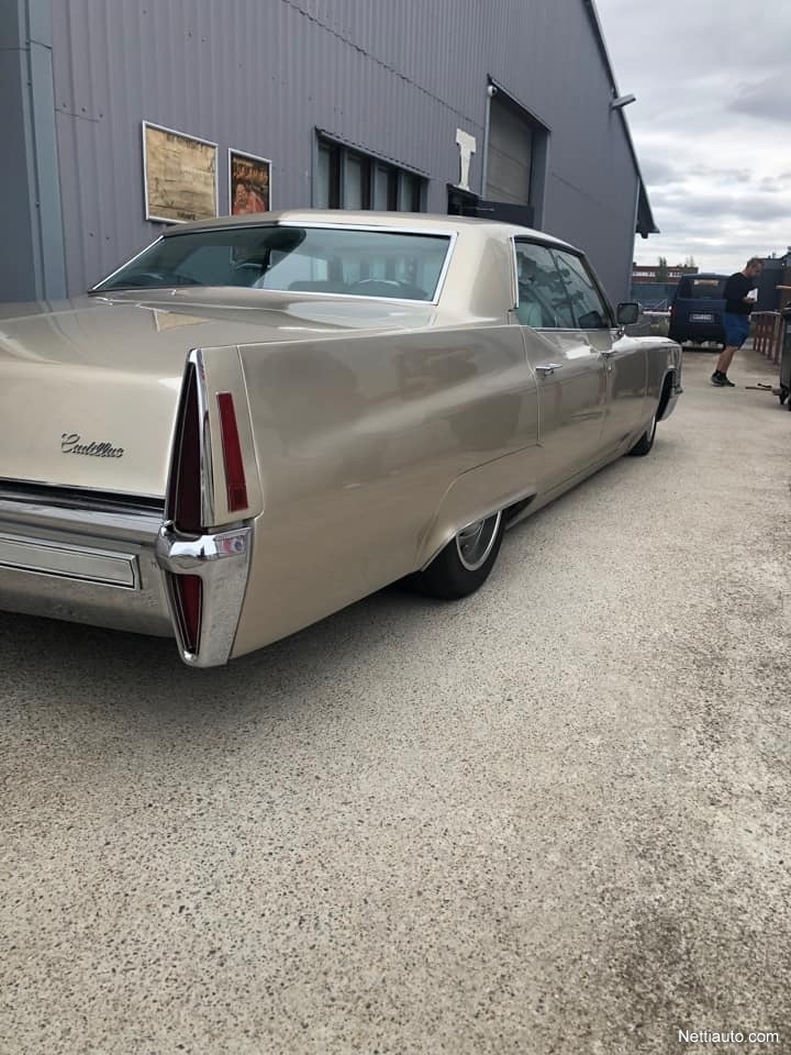 Cadillac De Ville