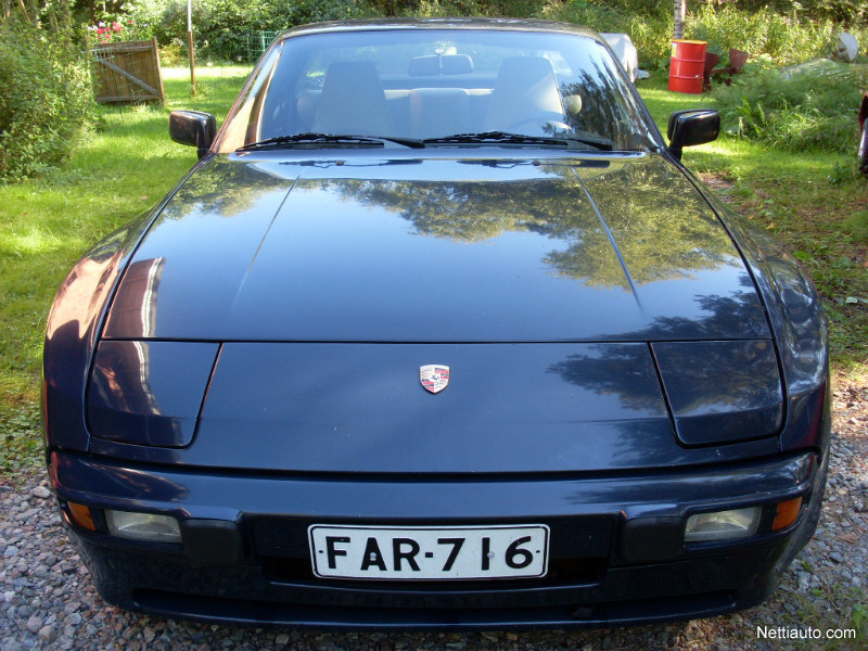 Porsche 944